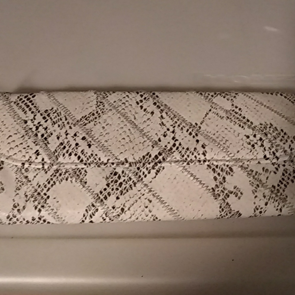 *SOLD!!!!!! *White and Grey Snakeskin Print Wallet